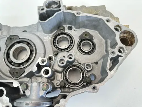 98 99 00 01 YAMAHA WR400F WR426F YZ400F YZ426F RIGHT SIDE ENGINE CASE CRANKCASE