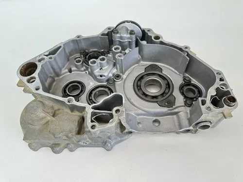 98 99 00 01 YAMAHA WR400F WR426F YZ400F YZ426F RIGHT SIDE ENGINE CASE CRANKCASE