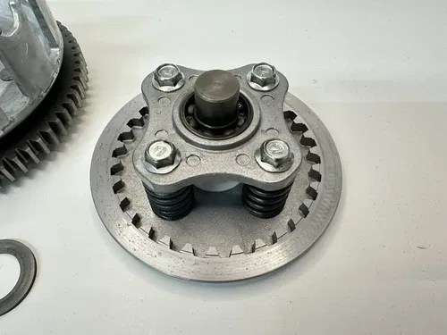 OEM 87-93 SUZUKI LT230E LT 230 QUADRUNNER PRIMARY CLUTCH BASKET W HUB & PRESSURE