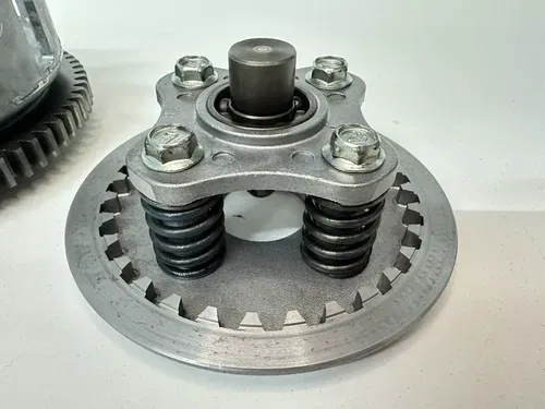OEM 87-93 SUZUKI LT230E LT 230 QUADRUNNER PRIMARY CLUTCH BASKET W HUB & PRESSURE
