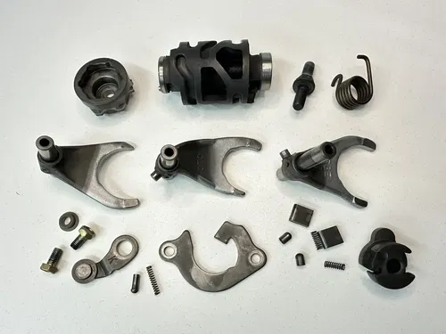 98 99 00 01 YAMAHA WR400F WR426F YZ400F YZ426F GEAR SHIFT DRUM CAM & FORKS ASSY