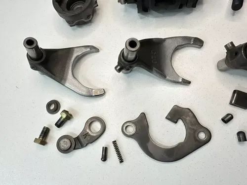 98 99 00 01 YAMAHA WR400F WR426F YZ400F YZ426F GEAR SHIFT DRUM CAM & FORKS ASSY