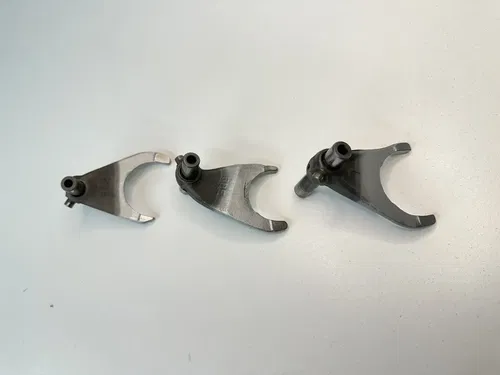 98 99 00 01 YAMAHA WR400F WR426F YZ400F YZ426F GEAR SHIFT DRUM CAM & FORKS ASSY