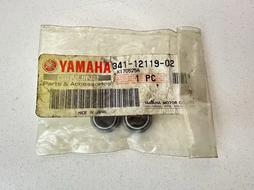 NEW OEM YAMAHA INTAKE EXHAUST VALVE STEM SEAL SET SEALS (QTY 2) 341-12119-02-00