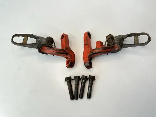 OEM 1985 85 HONDA XR250R XR 200 250 R XR200R LEFT & RIGHT FOOT PEGS & MOUNTS