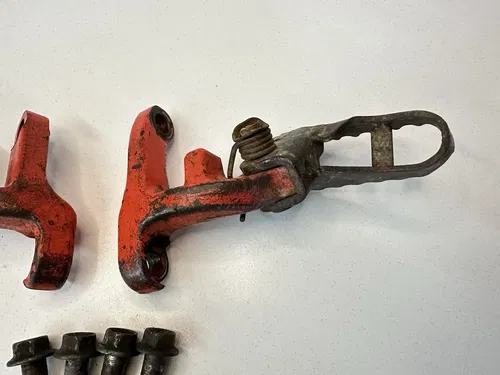 OEM 1985 85 HONDA XR250R XR 200 250 R XR200R LEFT & RIGHT FOOT PEGS & MOUNTS