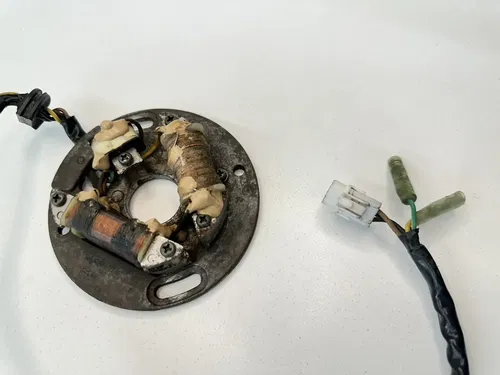 USED OEM 90-95 YAMAHA YZ 250 / 91-97 WR250 STATOR GENERATOR 3SP-85560-11-00