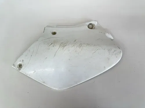 USED OEM 96-04 HONDA XR250R XR 250 WHITE LEFT SIDE COVER NUMBER PLATE