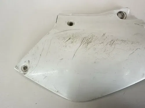 USED OEM 96-04 HONDA XR250R XR 250 WHITE LEFT SIDE COVER NUMBER PLATE