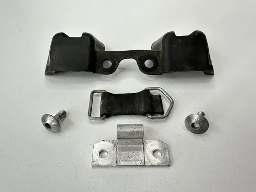 05 06 07 SUZUKI RMZ450 RMZ RM-Z 450 GAS FUEL TANK BAND BRACKET & RUBBER CUSHION