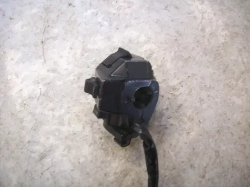 USED OEM 82 83 YAMAHA 400 500 650 920 VIRAGO LEFT HORN SIGNAL LIGHT SWITCH