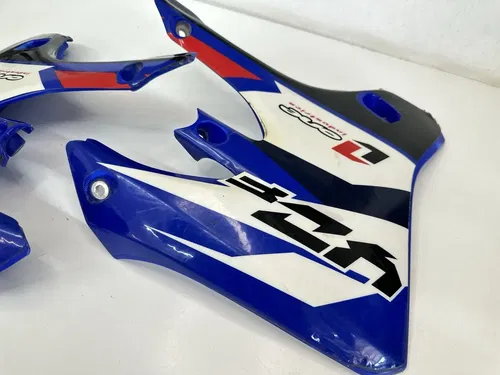 USED OEM 03 04 05 YAMAHA YZ250F YZ450F STOCK BLUE LEFT & RIGHT TANK SHROUDS SET