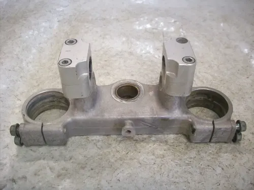 #2 USED 98 1998 HONDA CR 125 TOP UPPER STEERING TRIPLE TREE W 1 1/8" BAR MOUNTS
