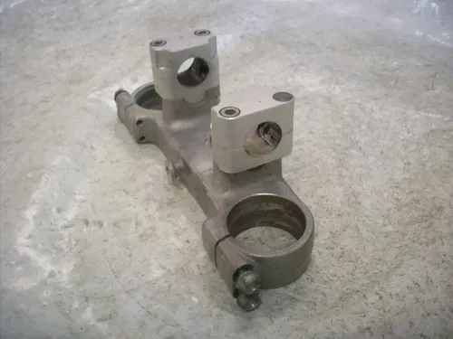 #2 USED 98 1998 HONDA CR 125 TOP UPPER STEERING TRIPLE TREE W 1 1/8" BAR MOUNTS