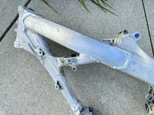 USED OEM 08 2008 HONDA CRF 250 R CRF250R FRAME W TTL PAPERS