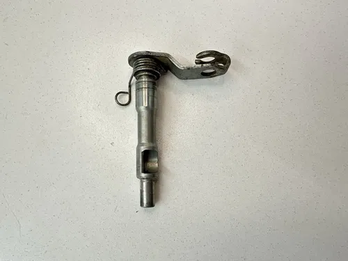 USED OEM 04 05 YAMAHA YZ450F CLUTCH CABLE ARM PUSH LEVER 5XD-16381-00-00