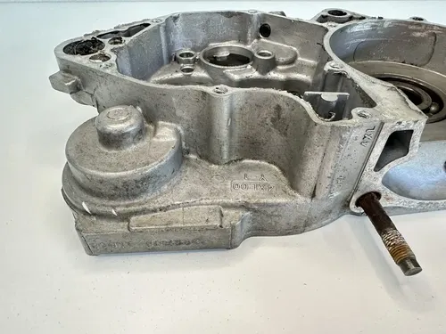 USED OEM 97 98 YAMAHA YZ250 YZ 250 RIGHT SIDE ENGINE MOTOR CASE CRANKCASE