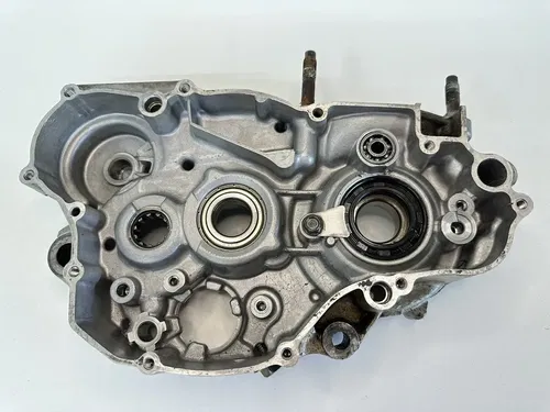 USED OEM 97 98 YAMAHA YZ250 YZ 250 RIGHT SIDE ENGINE MOTOR CASE CRANKCASE