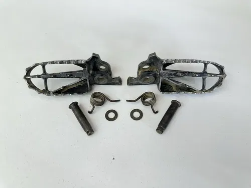 USED OEM 04-11 HONDA CRF250R CRF450R / 04-17 CRF250X CRF450X FOOT PEGS SET PAIR