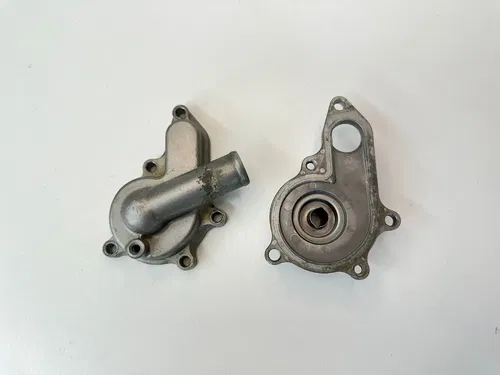 USED OEM 2006 06 2007 07 SUZUKI LT450R LT-R LTR 450 WATER PUMP COVER HOUSING SET