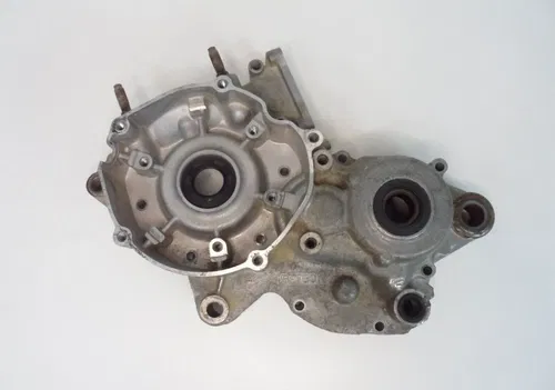 USED OEM 1999 99 2000 00 YAMAHA YZ 125 LEFT SIDE ENGINE MOTOR CASE CRANKCASE