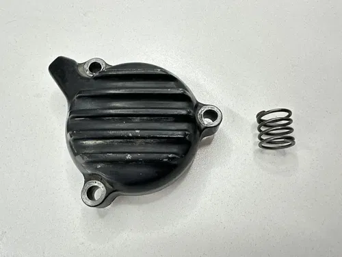 OEM 1985 85 HONDA XR250R XR 250 200 XR200R OIL FILTER CAP COVER W SPRING