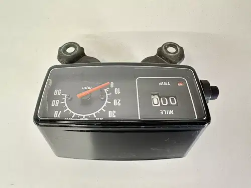 1985 85 HONDA XR250R XR200R XR 200 250 SPEEDOMETER SPEEDO GAUGE CLUSTER