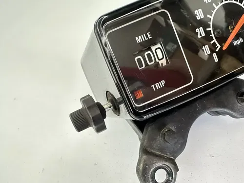 1985 85 HONDA XR250R XR200R XR 200 250 SPEEDOMETER SPEEDO GAUGE CLUSTER