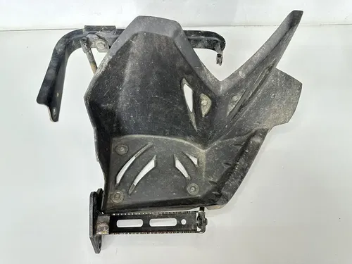 USED OEM 07 08 OUTLAW 525 S IRS LEFT SIDE HEEL GUARD & PEG W SUPPORT BRACKETS