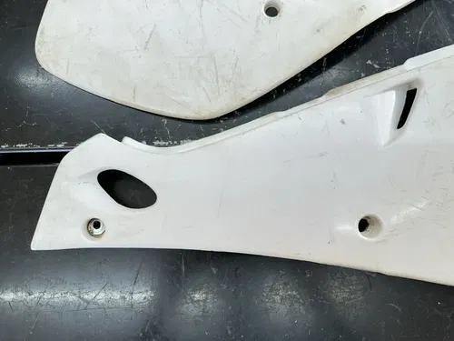 USED 93 94 95 YAMAHA YZ 125 250 WHITE LEFT & RIGHT NUMBER PLATES SIDE COVERS