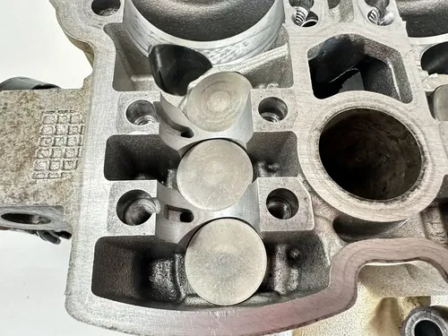 #2  2005 05 2006 06 YAMAHA YZ250F CYLINDER HEAD W VALVES & CAMSHAFT CAPS TOWER