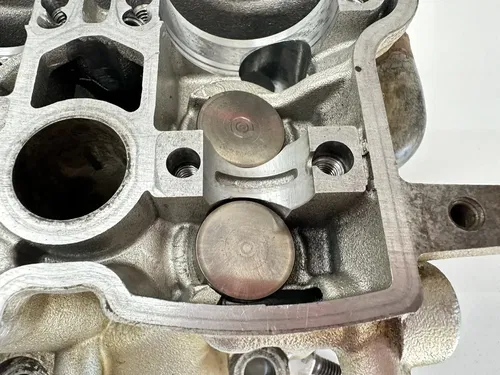 #2  2005 05 2006 06 YAMAHA YZ250F CYLINDER HEAD W VALVES & CAMSHAFT CAPS TOWER