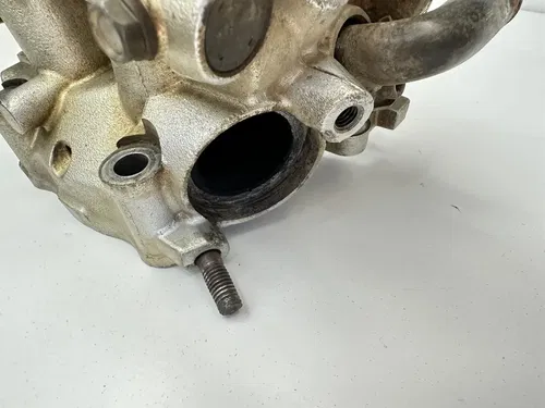 #2  2005 05 2006 06 YAMAHA YZ250F CYLINDER HEAD W VALVES & CAMSHAFT CAPS TOWER