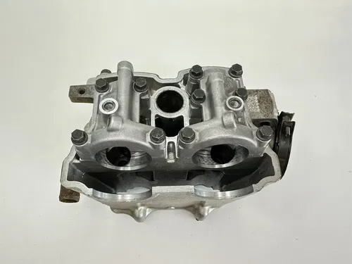 #2  2005 05 2006 06 YAMAHA YZ250F CYLINDER HEAD W VALVES & CAMSHAFT CAPS TOWER