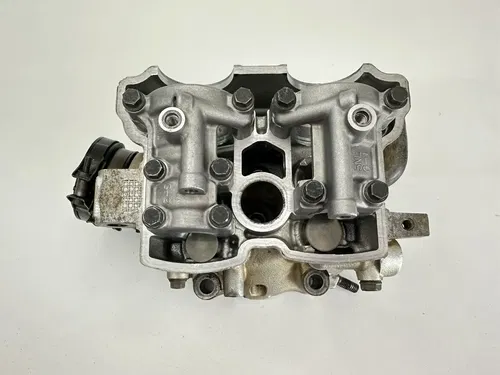 #2  2005 05 2006 06 YAMAHA YZ250F CYLINDER HEAD W VALVES & CAMSHAFT CAPS TOWER