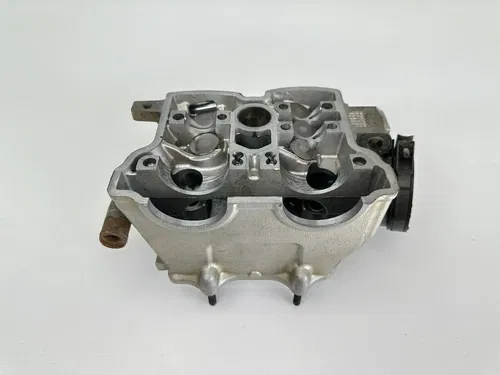#2  2005 05 2006 06 YAMAHA YZ250F CYLINDER HEAD W VALVES & CAMSHAFT CAPS TOWER