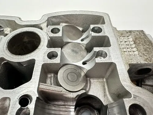 #2  2005 05 2006 06 YAMAHA YZ250F CYLINDER HEAD W VALVES & CAMSHAFT CAPS TOWER