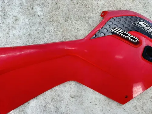 USED OEM 2007 07 POLARIS 200 SAWTOOTH RED RIGHT SIDE COVER PANEL 0453060-293