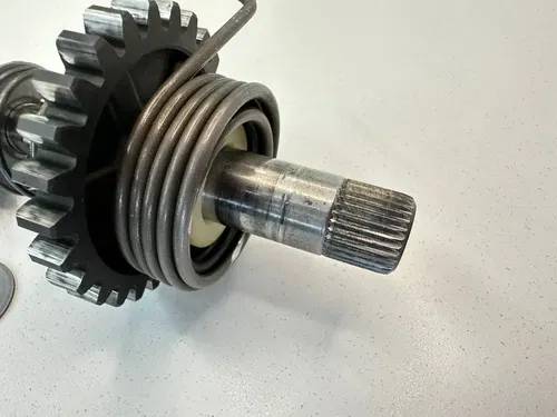 OEM 89 90 91 SUZUKI RM 125 RM125 KICK START STARTER SHAFT SPINDLE W IDLER GEAR