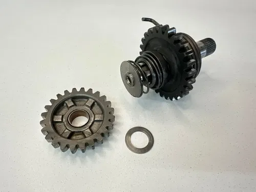 OEM 89 90 91 SUZUKI RM 125 RM125 KICK START STARTER SHAFT SPINDLE W IDLER GEAR