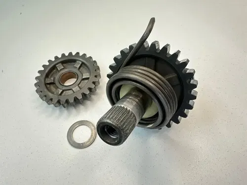 OEM 89 90 91 SUZUKI RM 125 RM125 KICK START STARTER SHAFT SPINDLE W IDLER GEAR
