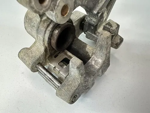OEM 00 01 HONDA CR 125 CR125R CR125 REAR BRAKE CALIPER & MOUNT 43150-KZ4-J21