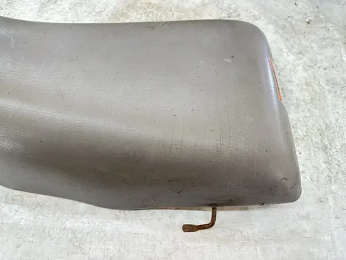 USED OEM 88-96 HONDA TRX300 TRX 300 TRX300FW FOURTRAX COMPLETE GRAY SEAT W LATCH