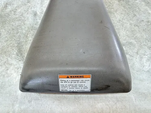 USED OEM 88-96 HONDA TRX300 TRX 300 TRX300FW FOURTRAX COMPLETE GRAY SEAT W LATCH