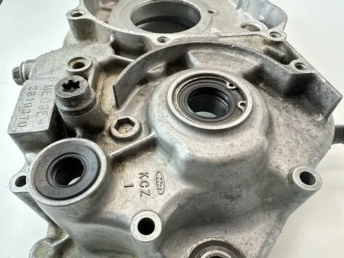 OEM 96-04 OEM HONDA XR250R XR 250 LEFT & RIGHT ENGINE MOTOR CRANKCASE SET CASES