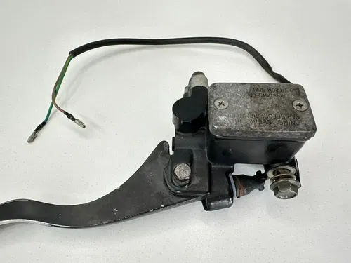 USED OEM 06-07 POLARIS 200 SAWTOOTH / 06-23 PHOENIX FRONT BRAKE MASTER CYLINDER