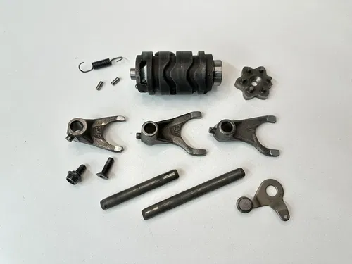 OEM 00 01 02 03 04 YAMAHA TTR TT-R 125 TTR125 GEAR SHIFT DRUM CAM & FORKS ASSY