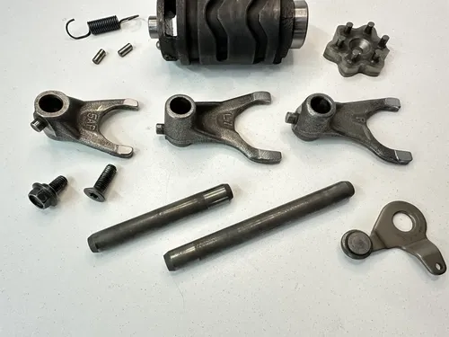 OEM 00 01 02 03 04 YAMAHA TTR TT-R 125 TTR125 GEAR SHIFT DRUM CAM & FORKS ASSY
