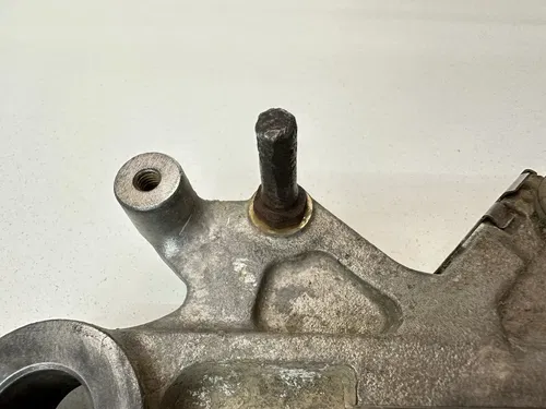 USED OEM 95 96 97 YAMAHA YZ125 YZ 125 250 YZ250 REAR BRAKE CALIPER MOUNT