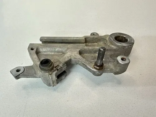 USED OEM 95 96 97 YAMAHA YZ125 YZ 125 250 YZ250 REAR BRAKE CALIPER MOUNT